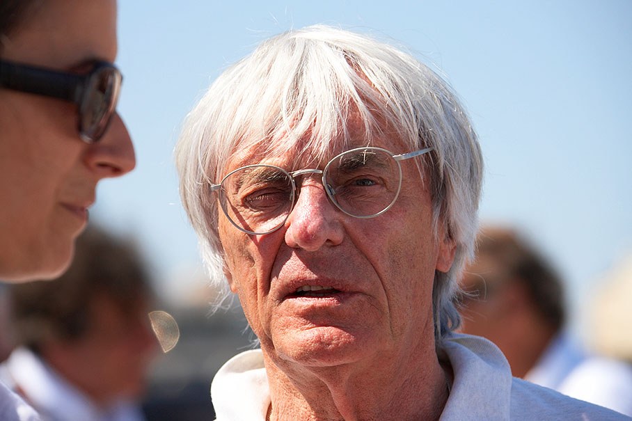 Bernie Ecclestone keeps an eye on the snapper