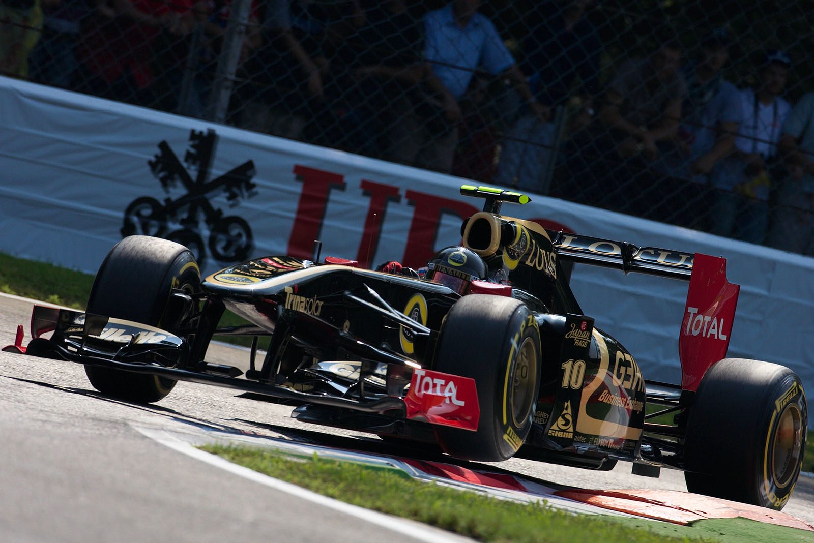 Vitaly Petrov, Lotus Renault GP, wears a black helmet to show his sympathy for the victims of a plane crash in Russia