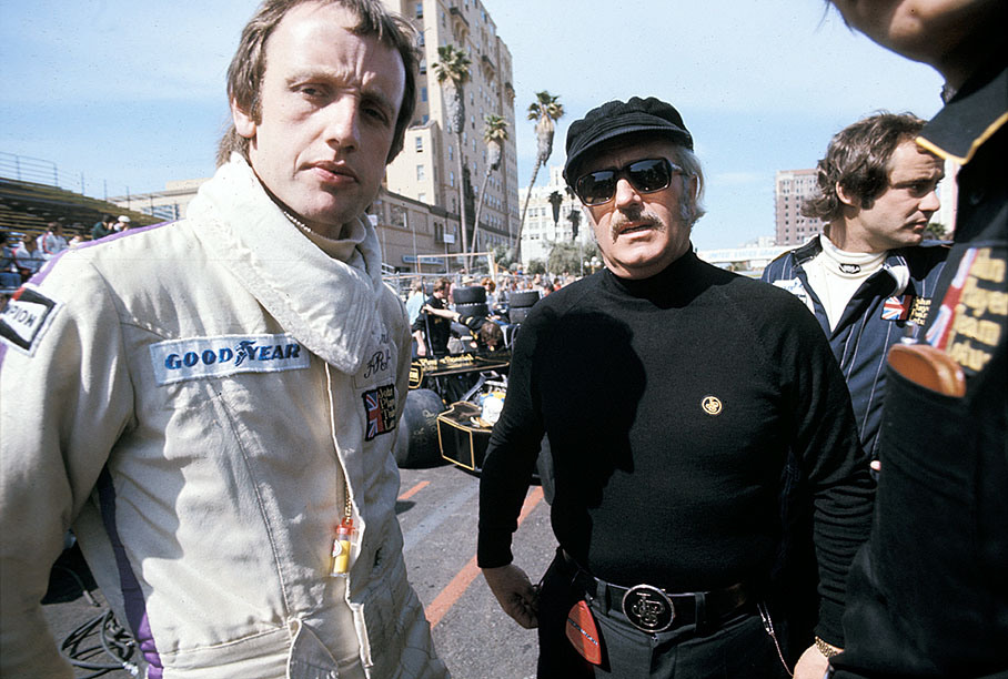 Colin Chapman with his Lotus driver Bob Evans who could not qualify for the USGP West