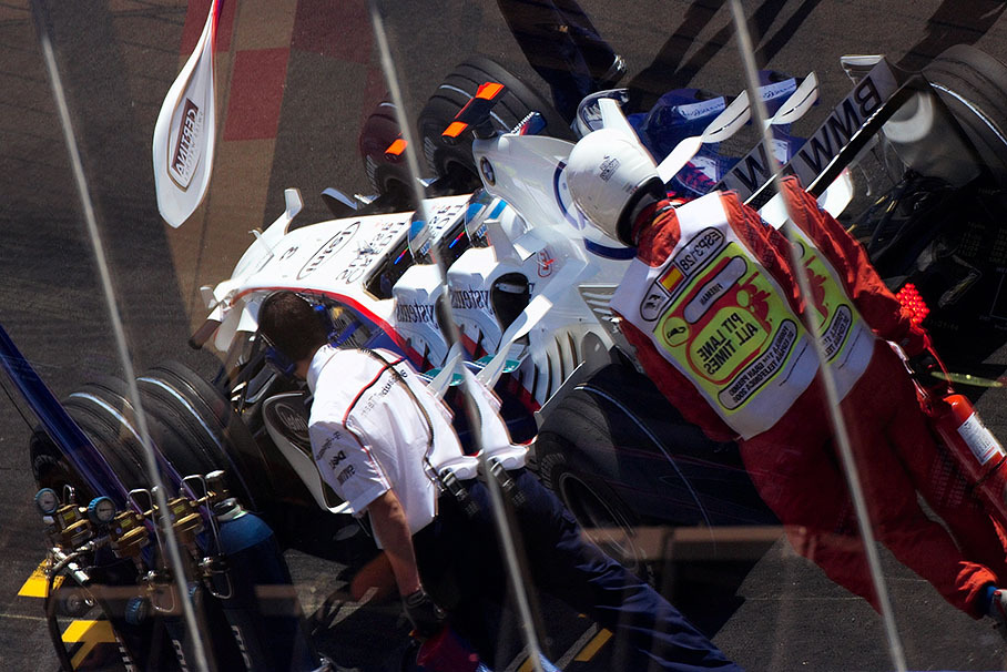 Nick Heidfeld in the reflection of the windows above pitlane