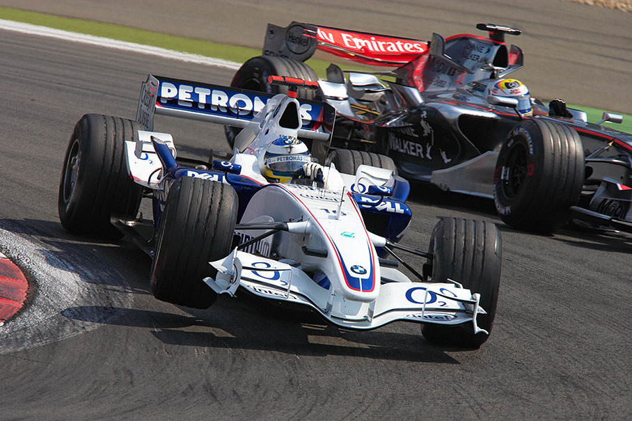 Heidfeld and Montoya close together