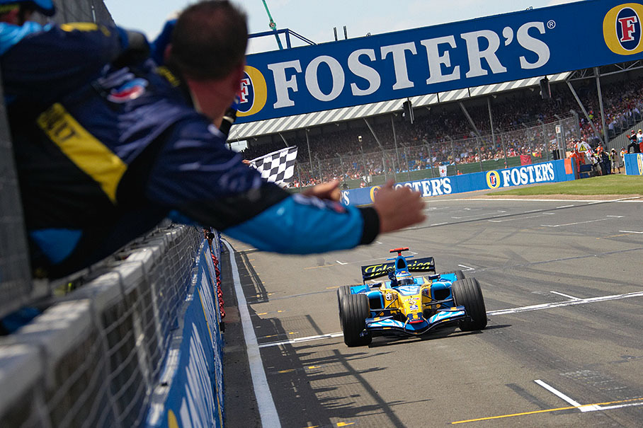 Fernando Alonso crossing the finish line
