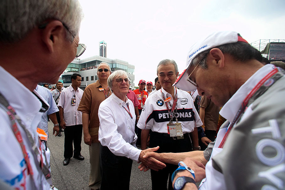 Bernie Ecclestone and Malaysian Prime Minister Abdullah Ahmad Badawi meeting Toyota bosses at the grid