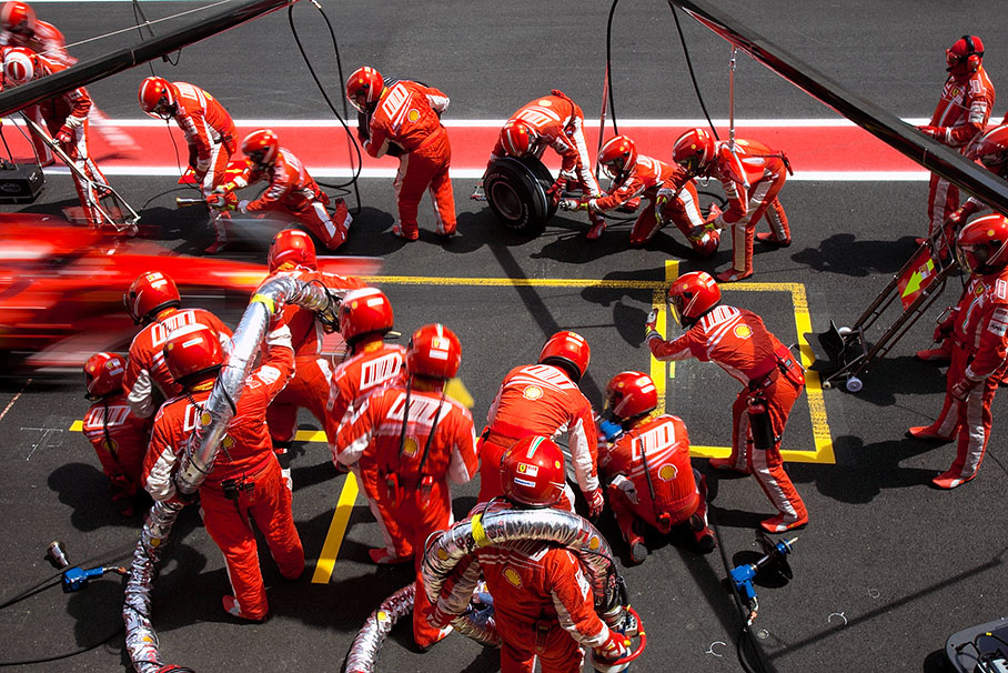 Kimi Raikkonen comes in for service at Ferrari pits in lap 20
