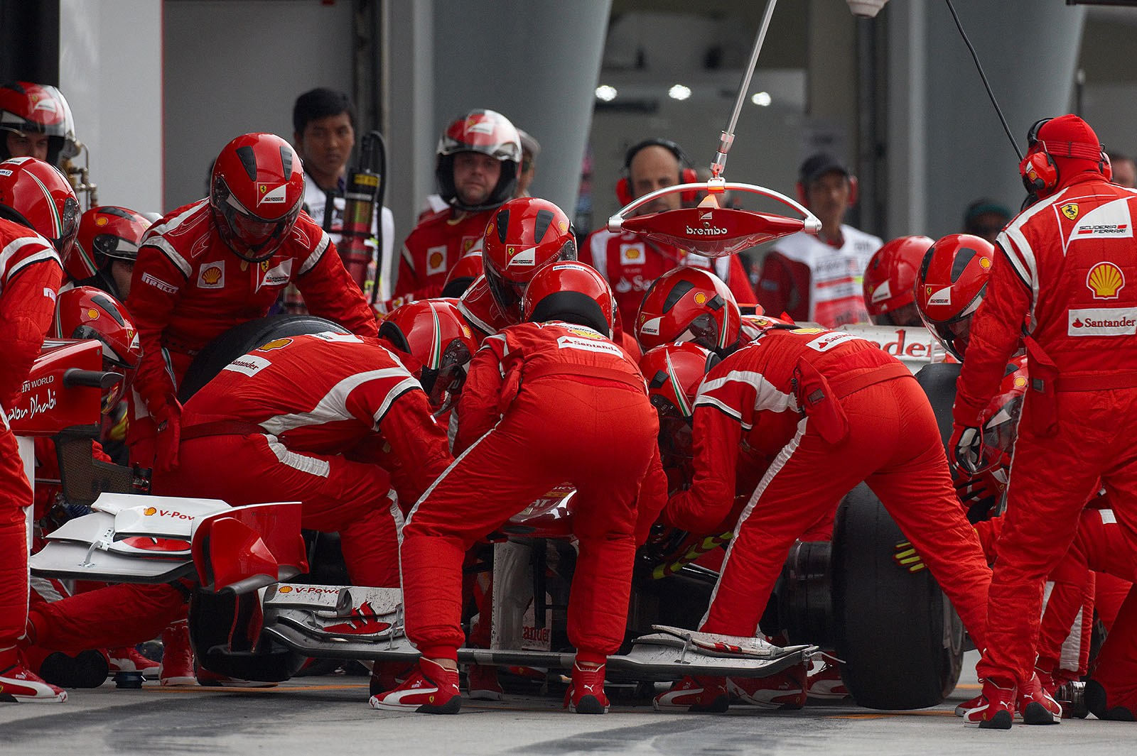 After colliding with Hamilton's rear tyre, Alonso has to change the front wing in an unexpected stop at Ferrari pits in lap 46