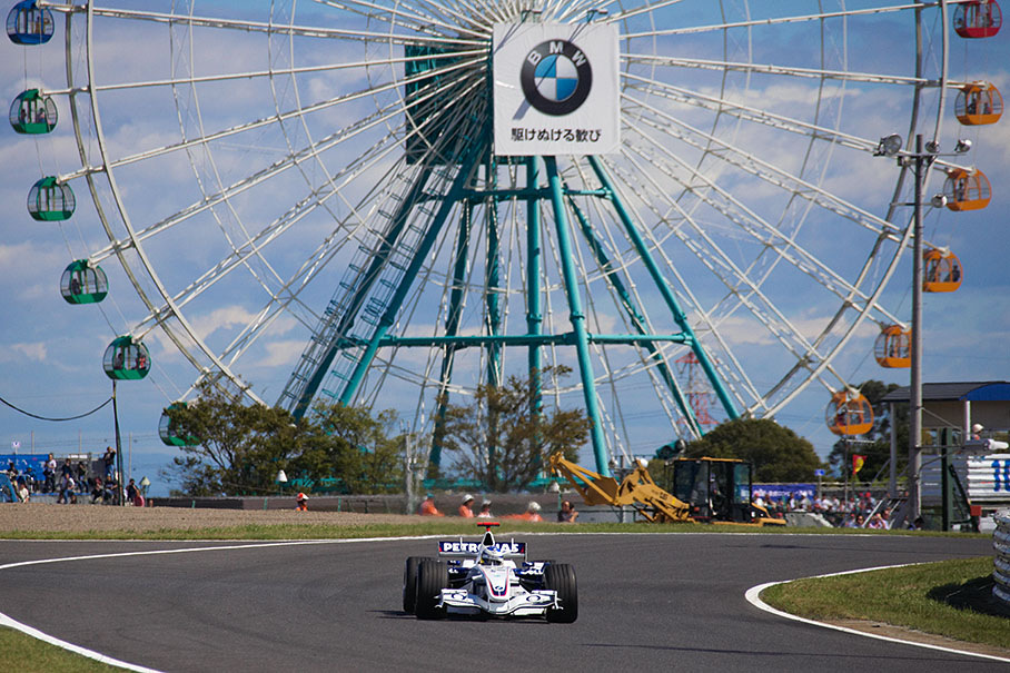 BMW Sauber's Nick Heidfeld in front of the famous Suzuka landmark, the theme park's giant wheel