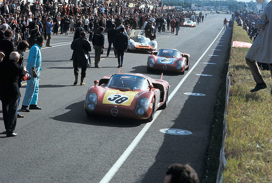 Autodelta's Alfa Romeo T33/2 #75033-018 with Carlo Facetti and Spartaco Dini (#38) behind the wheel, in front of team mates Mario Casoni and Giampiero Biscaldi in the Alfa Romeo T33/2 #75033-026, becoming fourth and fifth placed in P2.0 classement