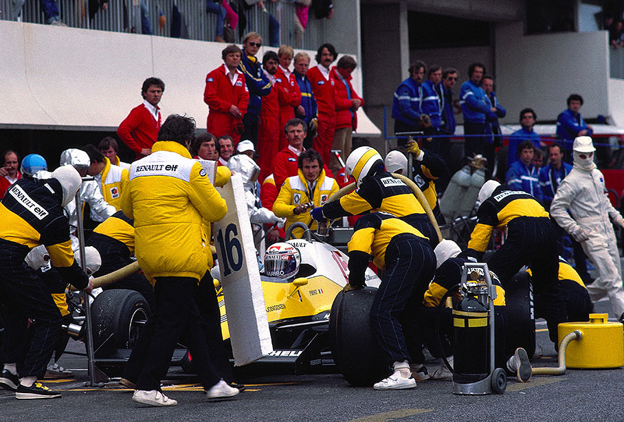 Alain Prost's pitstop, he stays in the lead of the French GP 1983