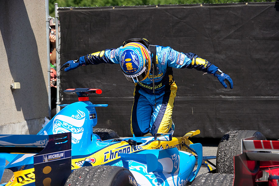 Fernando Alonso does it again