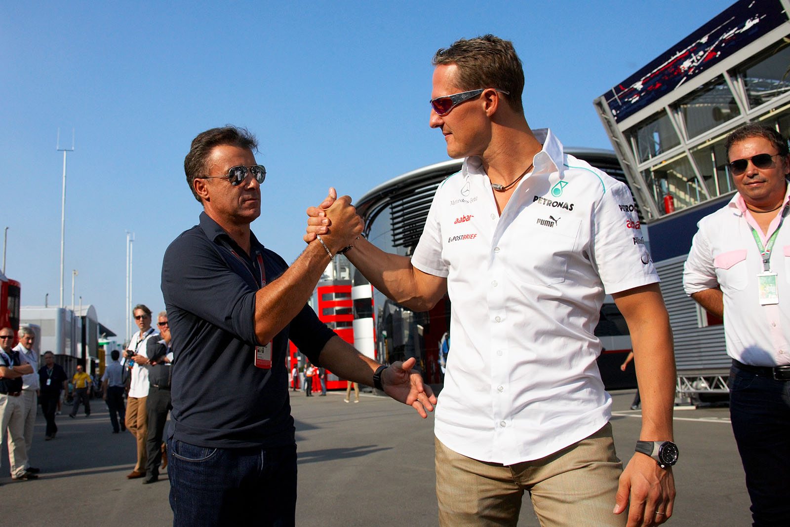 Jean Alesi shakes hands with Michael Schumacher