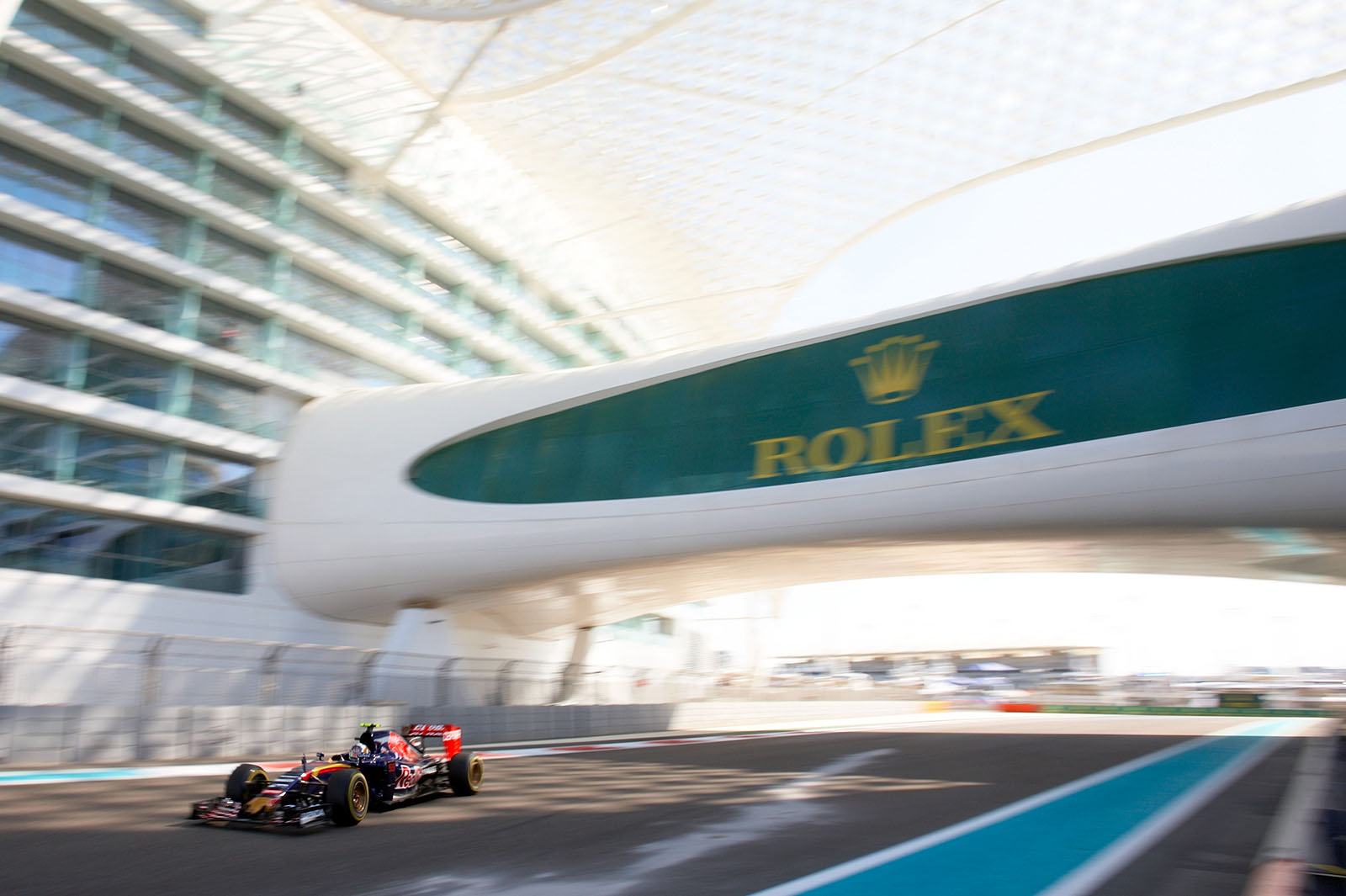 Carlos Sainz Jr, Toro Rosso-Renault, surrounded by the Yas Viceroy Abu Dhabi Hotel