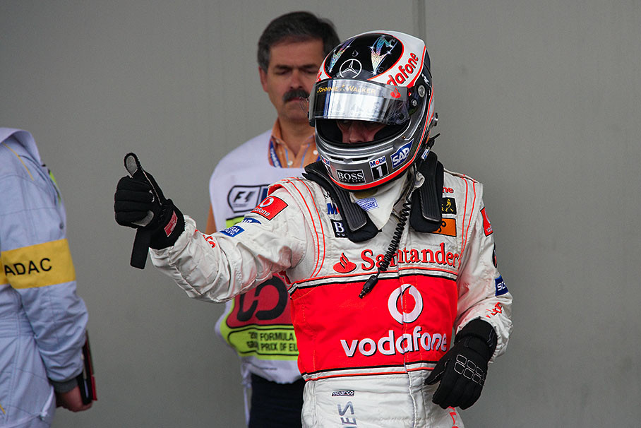 An optimistic thumbs-up from Fernando Alonso