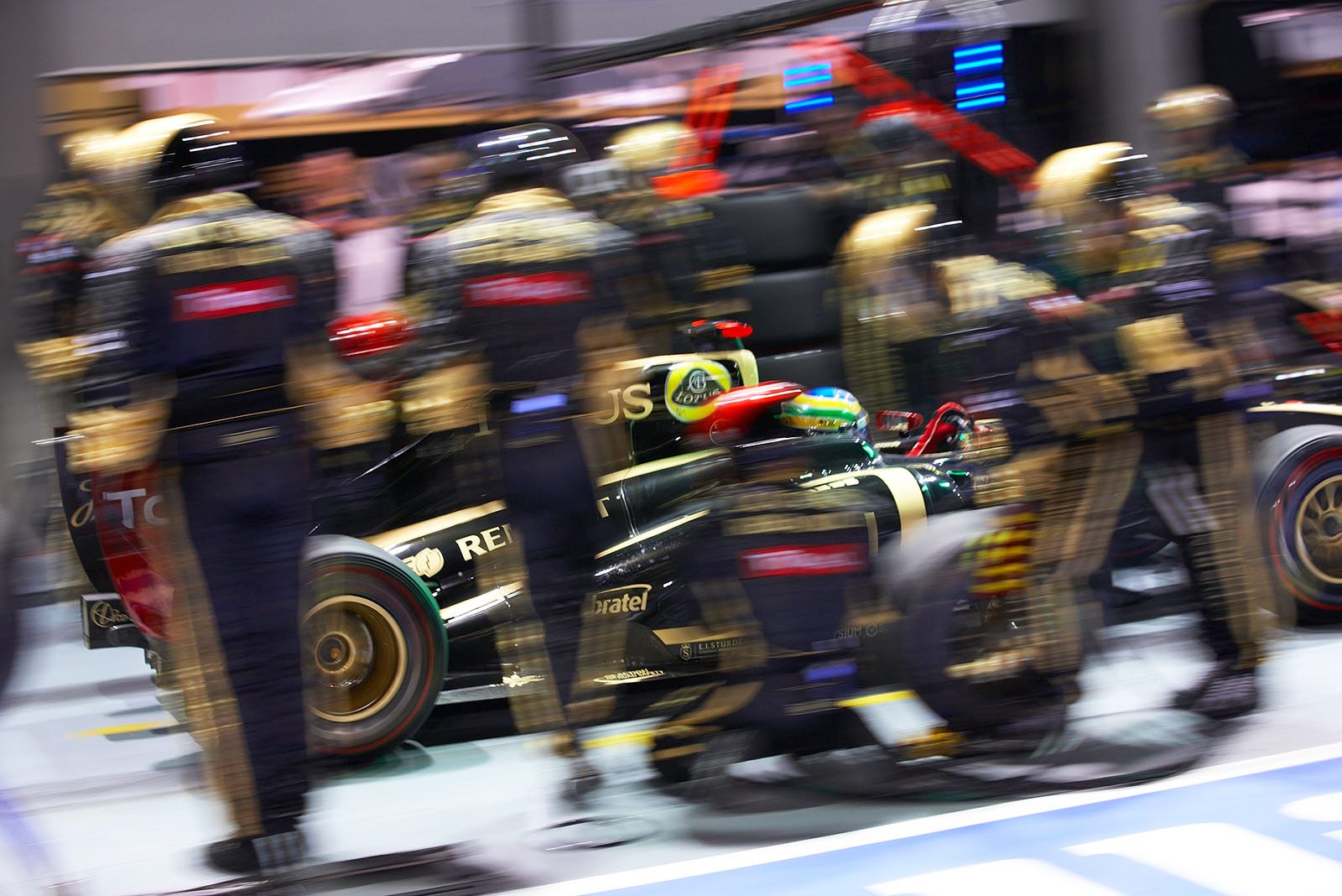 Bruno Senna ends his stop at Lotus Renault GP pits