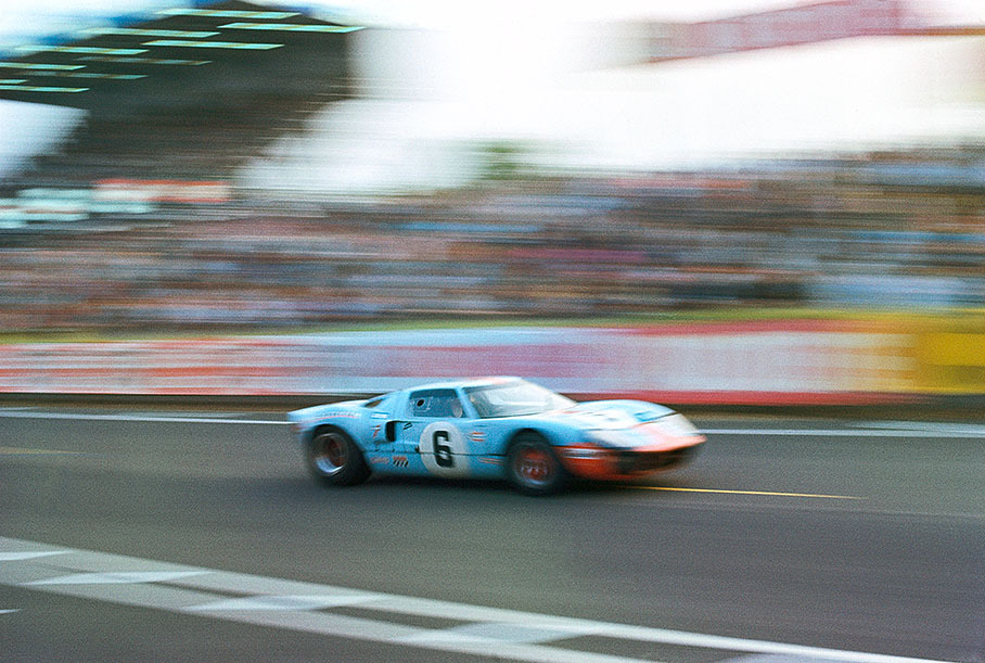 Ford GT40 of Jacky Ickx and Jackie Oliver