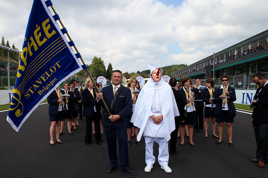 Belgian folklore display on the grid