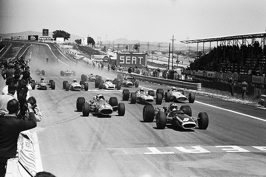 The start of the Spanish Grand Prix 1968: Pedro Rodriguez in a BRM P133 (car no. 9) starts frome pole position but will retire later in the race, likewise Amon behind him in the Ferrari 312 no. 19