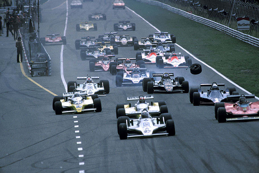 Rene Arnoux' Renault has just collided with Clay Regazzoni (the Williams losing its left front wheel and Arnoux damaging his rear suspension). Thus Williams driver Alan Jones was followed into the first corner by Villeneuve, Jabouille and Pironi.