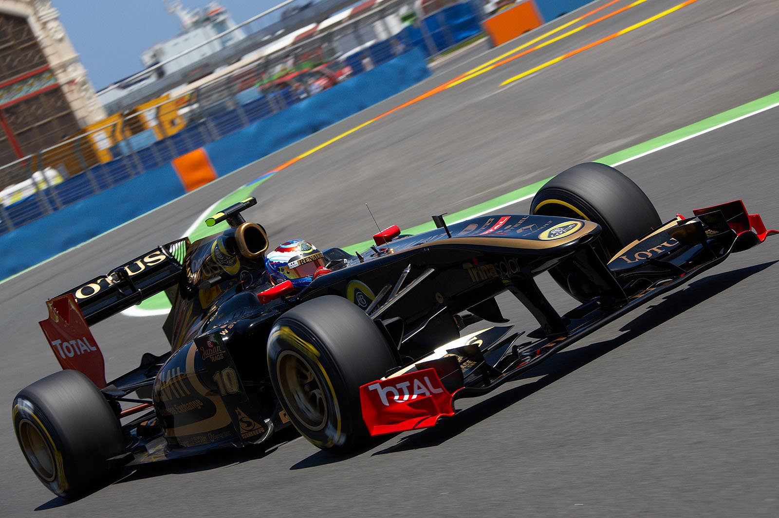 Vitaly Petrov, Lotus Renault GP