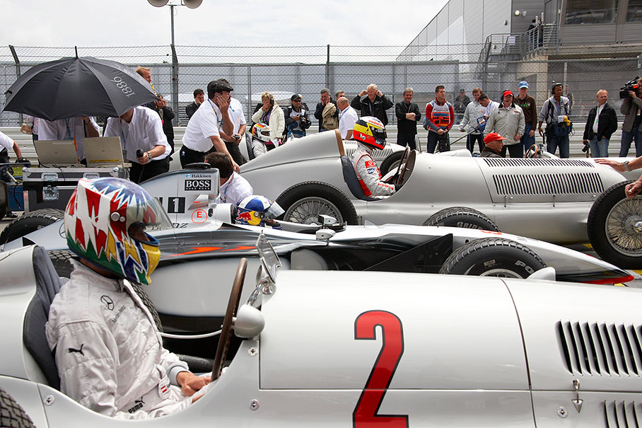 For the on-track display of the Silver Arrows the (former) Mercedes drivers Alex Wurz, David Coulthard and Pedro de la Rosa take seat behind the historic steering wheels
