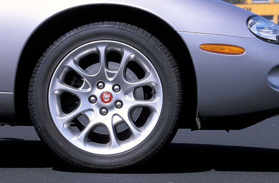 Jaguar XKR, 2001