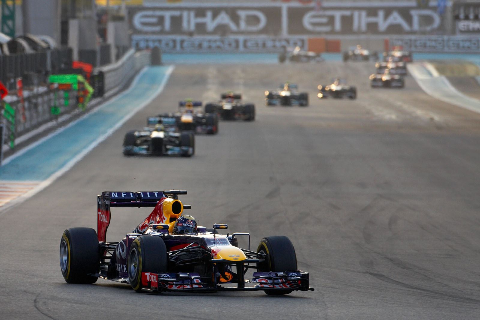 Race leader Sebastian Vettel, Red Bull-Renault, quickly pulling away, Abu Dhabi Grand Prix, 2013