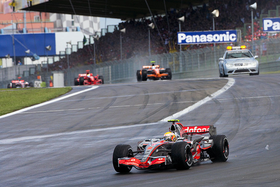 Hamilton lapped back and is allowed to pass safety car