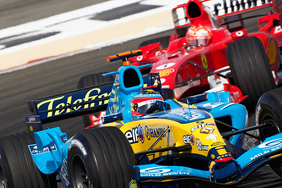 Fernando Alonso being pushed by Michael Schumacher in the early laps