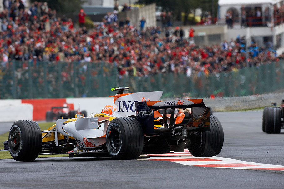 Nelsinho Piquet shaves the hairpin