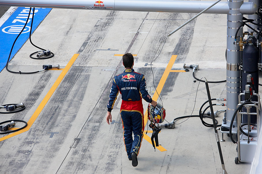 Jaime Alguersuari walks back to pits after retiring with a blown engine