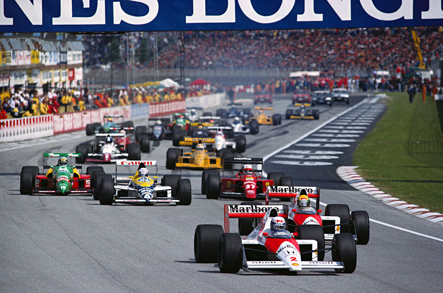 Alain Prost leads the start field of the San Marino GP 1989