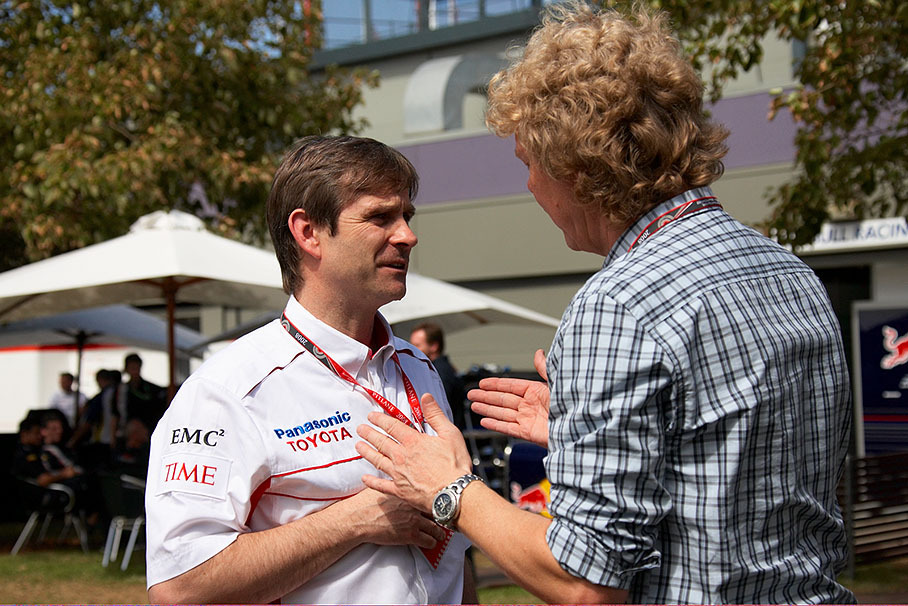Timo Glock's manager Hans-Bernd Kamps (right hand)