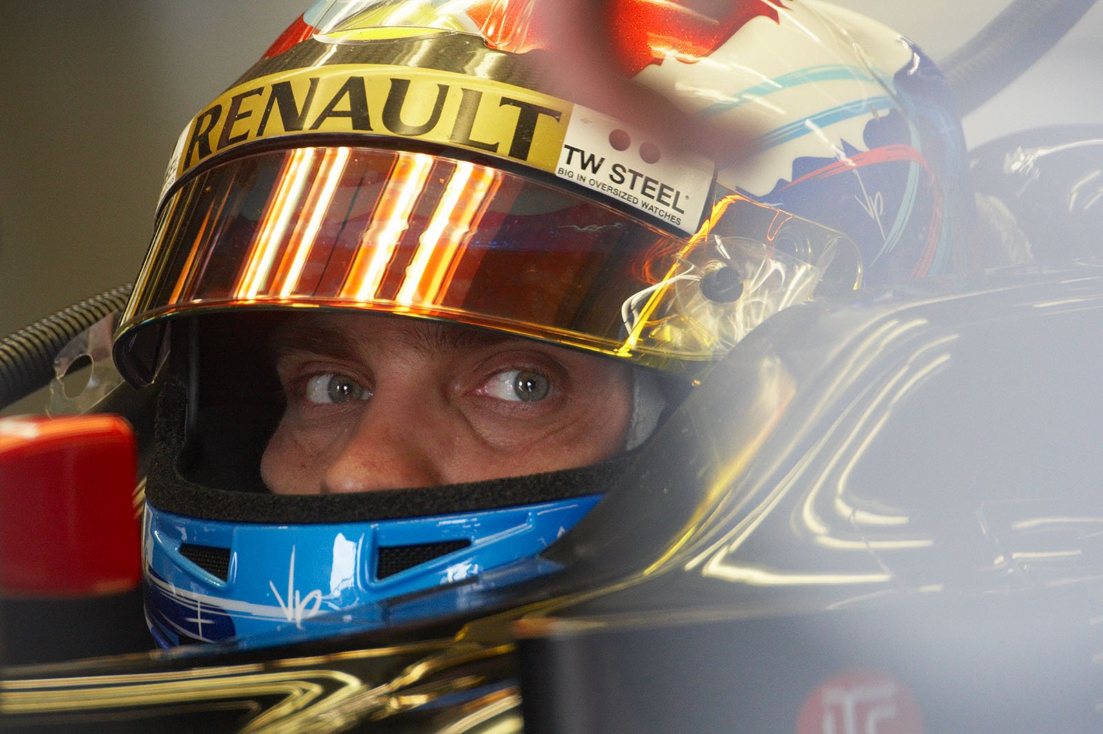 Vitaly Petrov, Lotus Renault GP