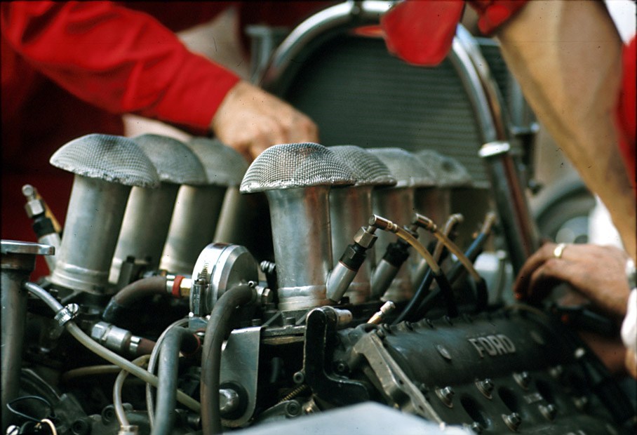 Mechanics prepare 	Jochen Rindt's Lotus-Cosworth 49B