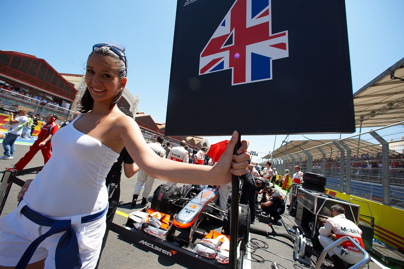 Button's grid girl