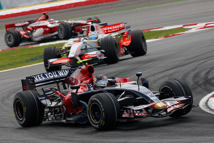 Toro Rosso rider Sebastian Vettel in front of Sutil and Sato