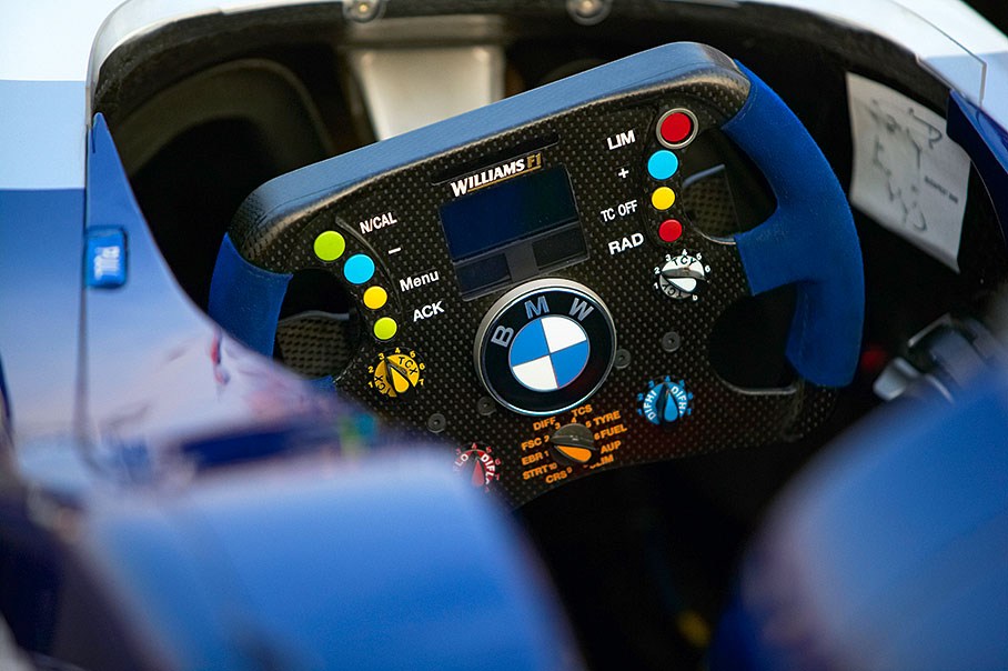 Steering wheel of the BMW Williams.