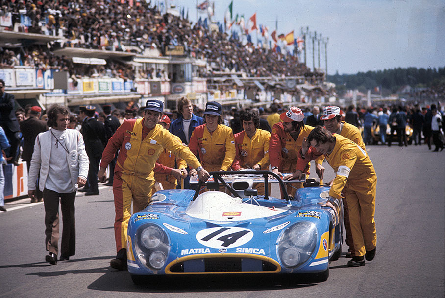 The second placed Matra-Simca MS670 02 is being pushed by Equipe Matra-Simca Shell mechanics