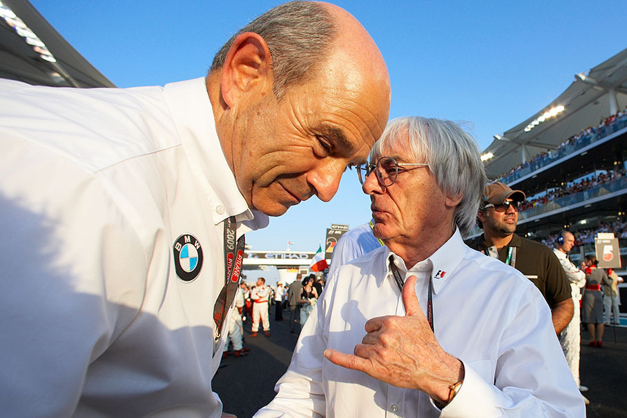 Bernie Ecclestone speaks with Peter Sauber on Yas Marina Circuit's grid