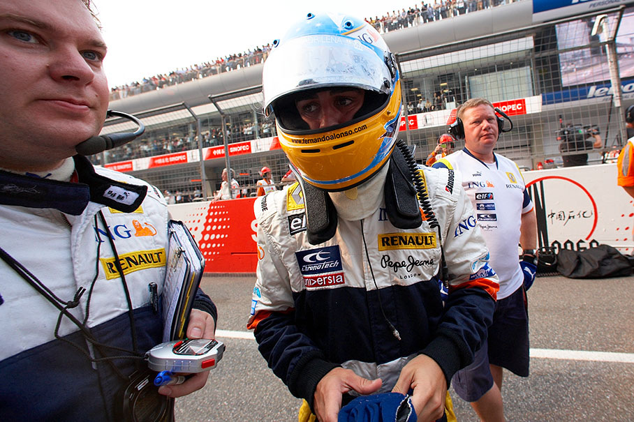 Fernando Alonso on the grid