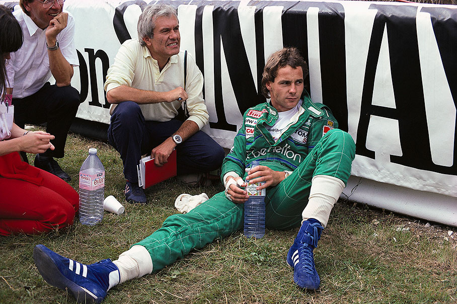 Benetton-BMW driver Gerhard Berger and fellow Austrian journalist Helmut Zwickl waiting for the start