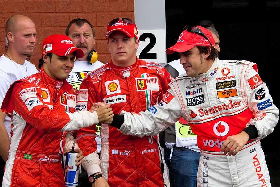 Group photo with marshals and handshake between rivals Massa and Alonso, polesetter Raikkonen in the middle
