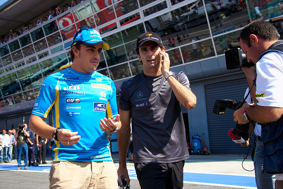 Future teammates at McLaren: Spaniards Fernando Alonso and Pedro de la Rosa
