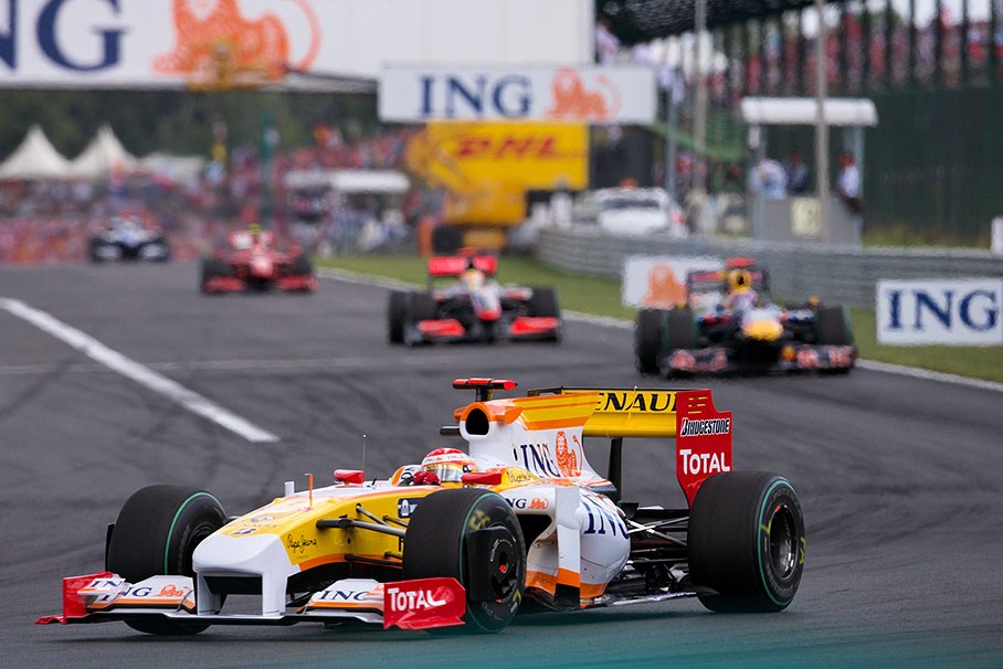 Three laps after the start, Alonso leads in front of Webber, Hamilton and Raikkonen