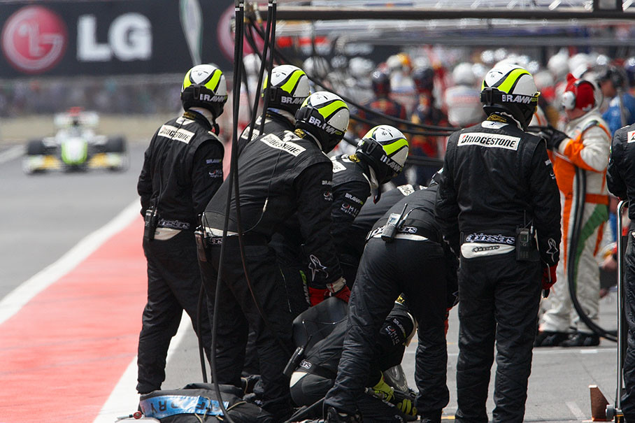 Brawn Grand Prix mechanics wait for Button to come to the pits