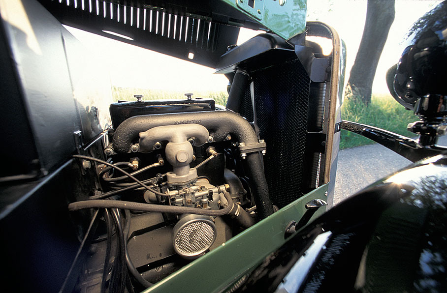 AM 4, 1932