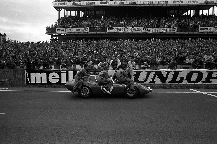 P1.3 classification winning team of Henri Grandsire (F) and José Rosinski (F) on Alpine A210 Renault entered Société des Automobiles Alpine OR S1.3 class winner Marcel Martin (F) and Jean Mésange (F) on Abarth 1300 OT #0033 entered by Ecurie du Maine (to be verified)