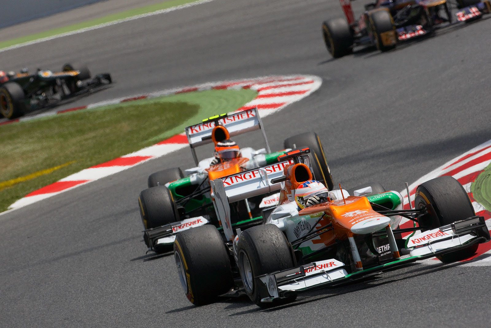 Paul di Resta, Force India, leads team mate Huelkenberg