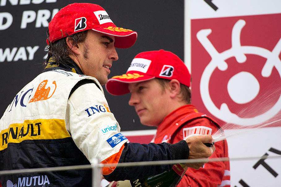 Alonso splashs out a dash of champagne