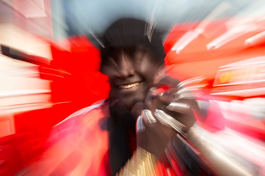 Rainer zooms at Moko