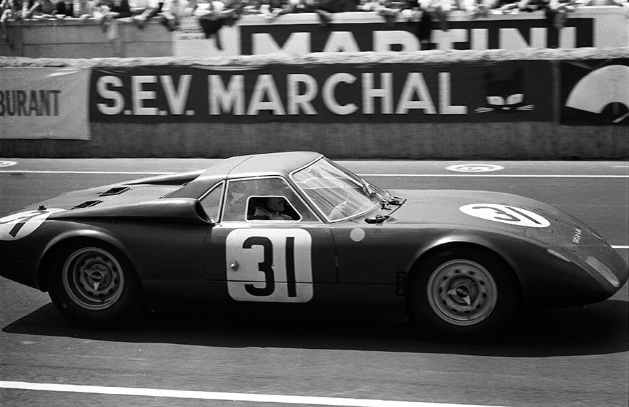 Graham Hill (GB) on the Rover-BRM Turbine, entered by Owen Racing Organization, becomes second placed with Jackie Stewart in the P2.0 classement (10th overall) at the 1965 Le Mans 24h